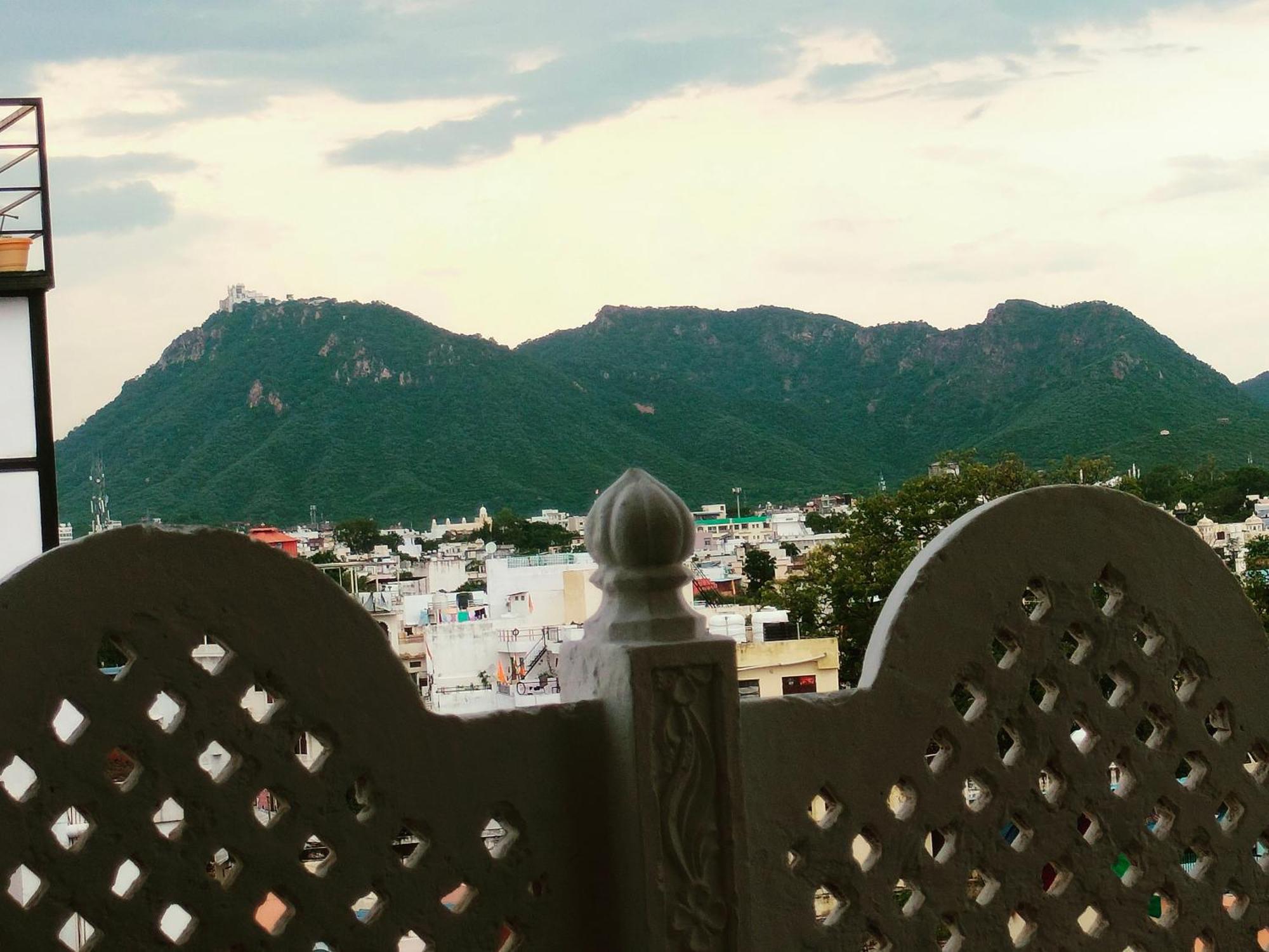 Krishna Stay Guest House Udaipur Exterior photo